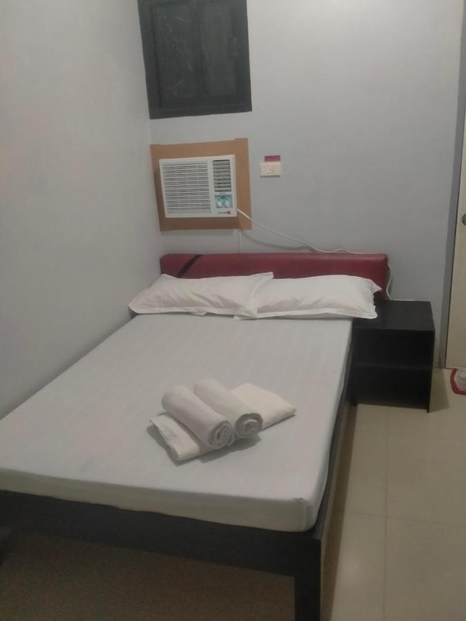 V.F. Riton Apartelle Laoag Kültér fotó