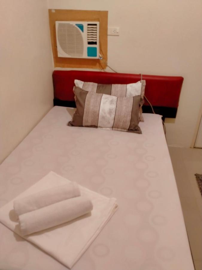 V.F. Riton Apartelle Laoag Kültér fotó