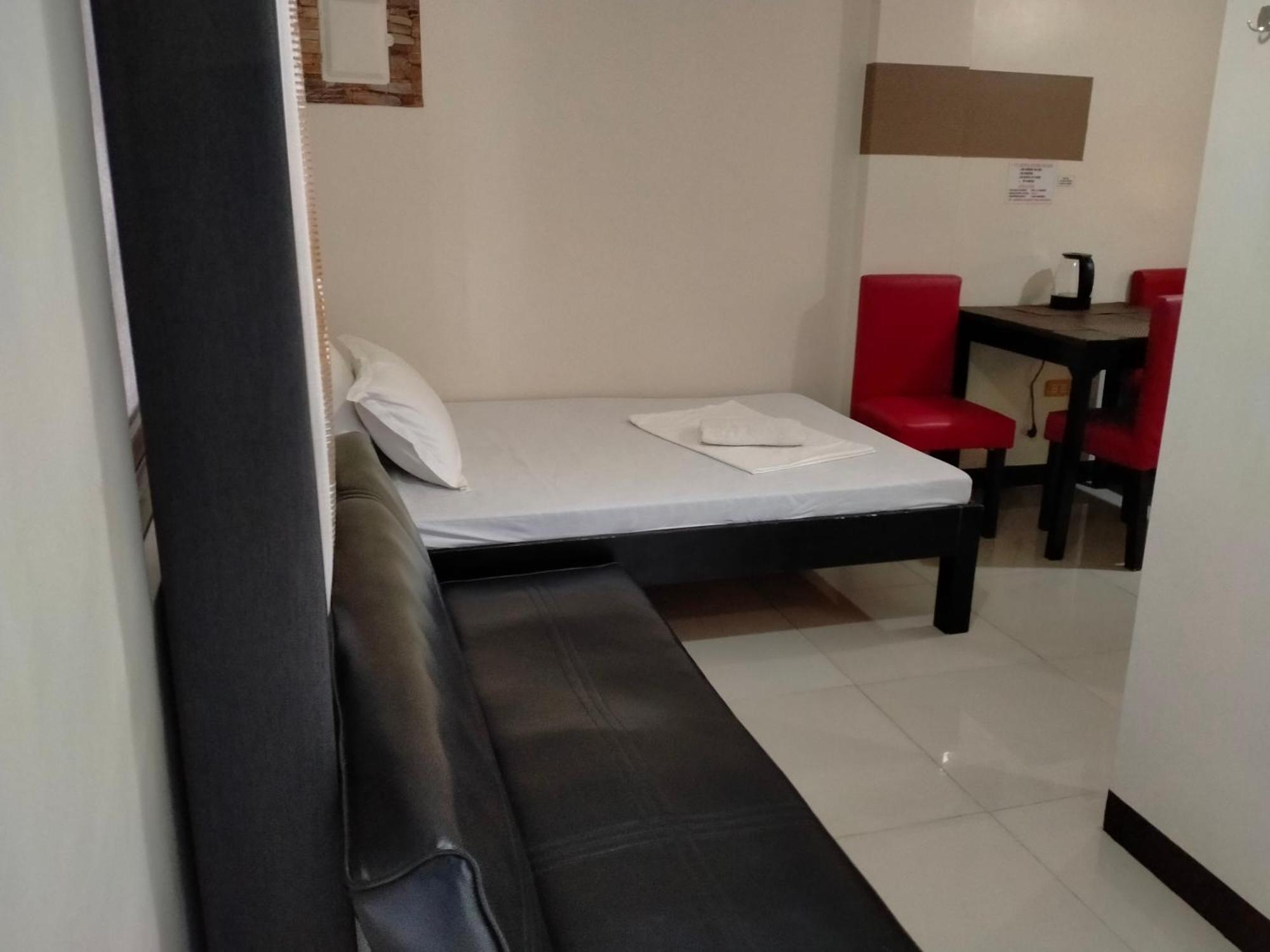 V.F. Riton Apartelle Laoag Kültér fotó