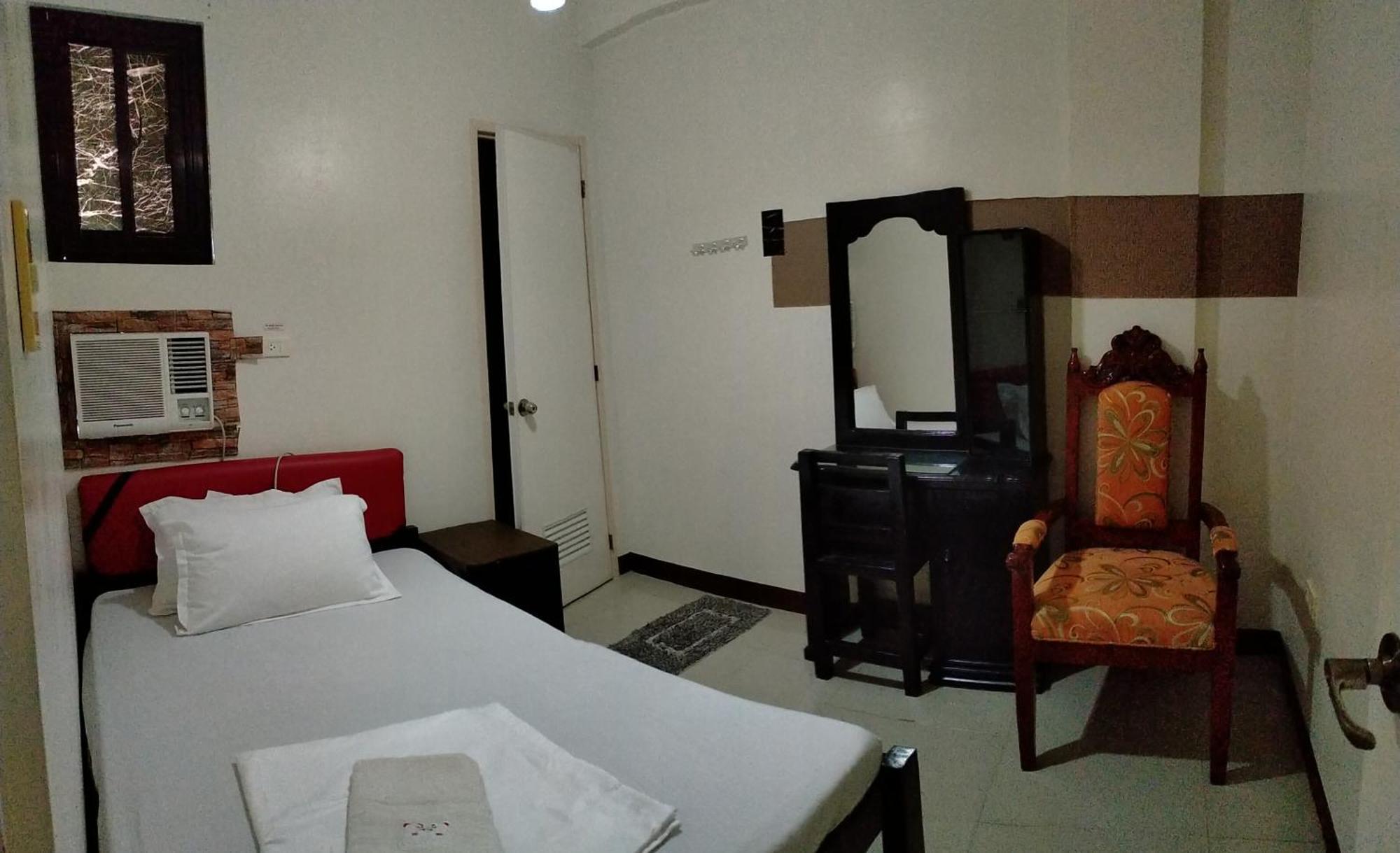 V.F. Riton Apartelle Laoag Kültér fotó