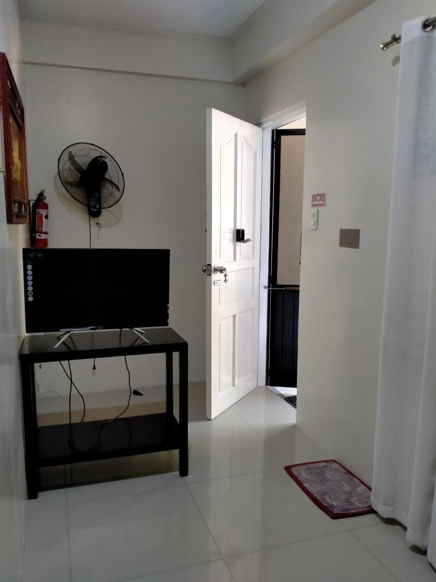 V.F. Riton Apartelle Laoag Szoba fotó