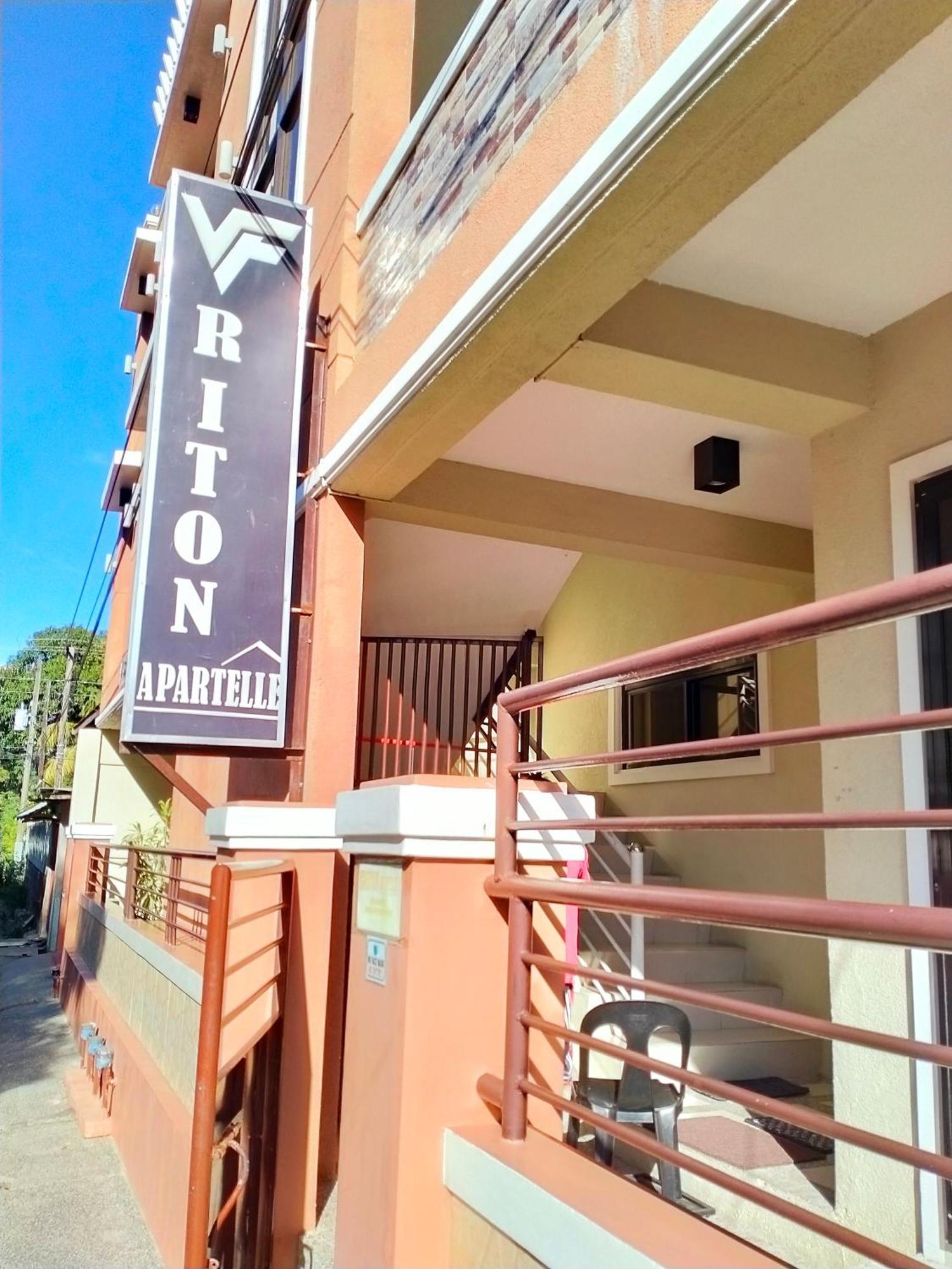 V.F. Riton Apartelle Laoag Szoba fotó