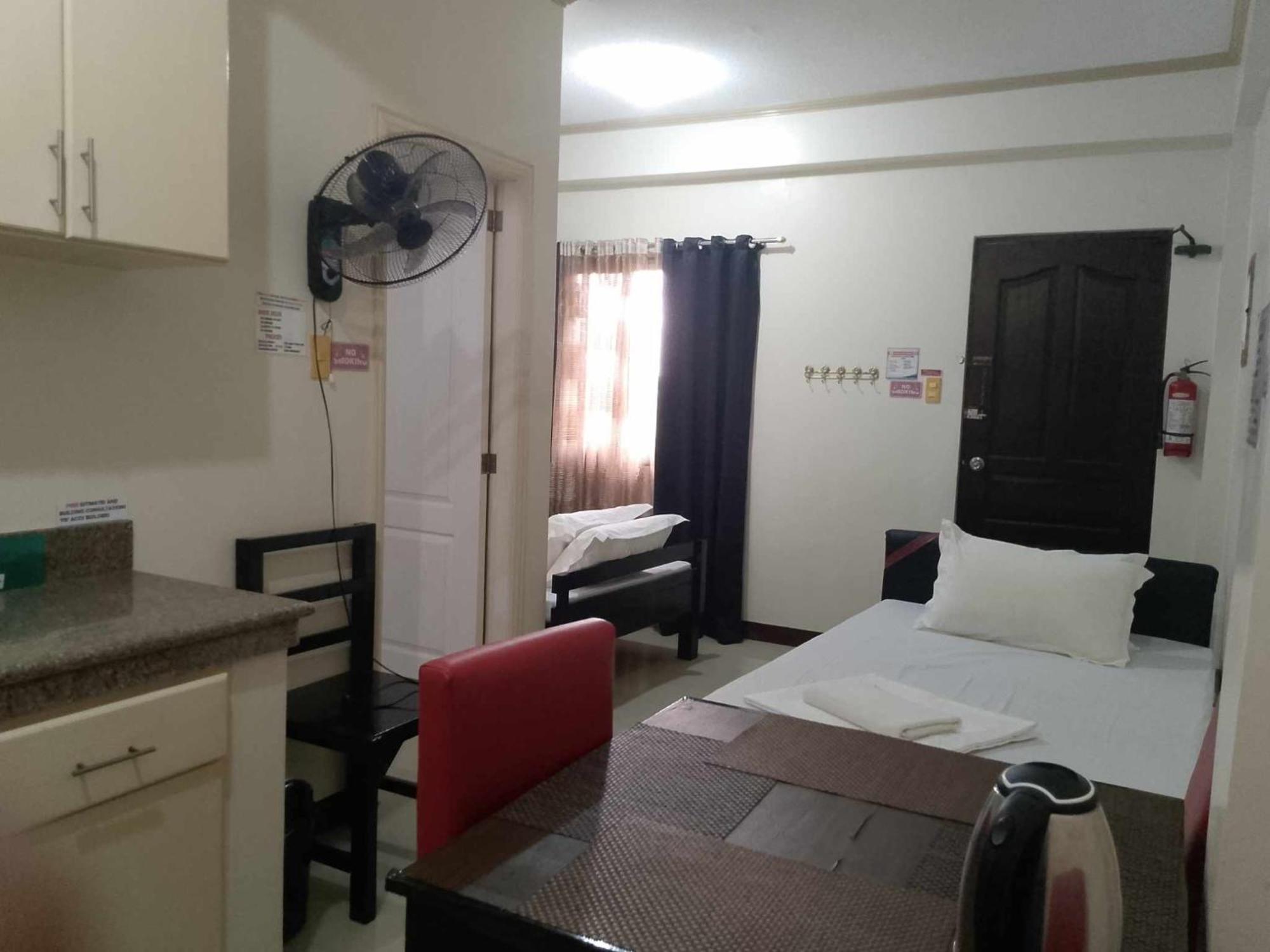V.F. Riton Apartelle Laoag Kültér fotó