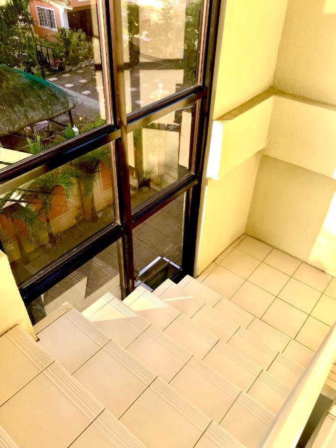 V.F. Riton Apartelle Laoag Kültér fotó